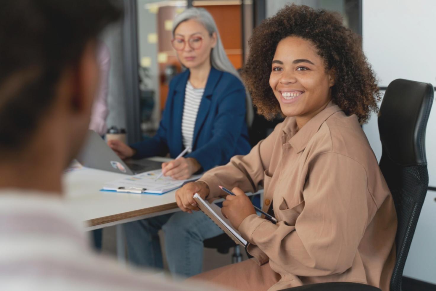 Trader analysant des courbes boursières